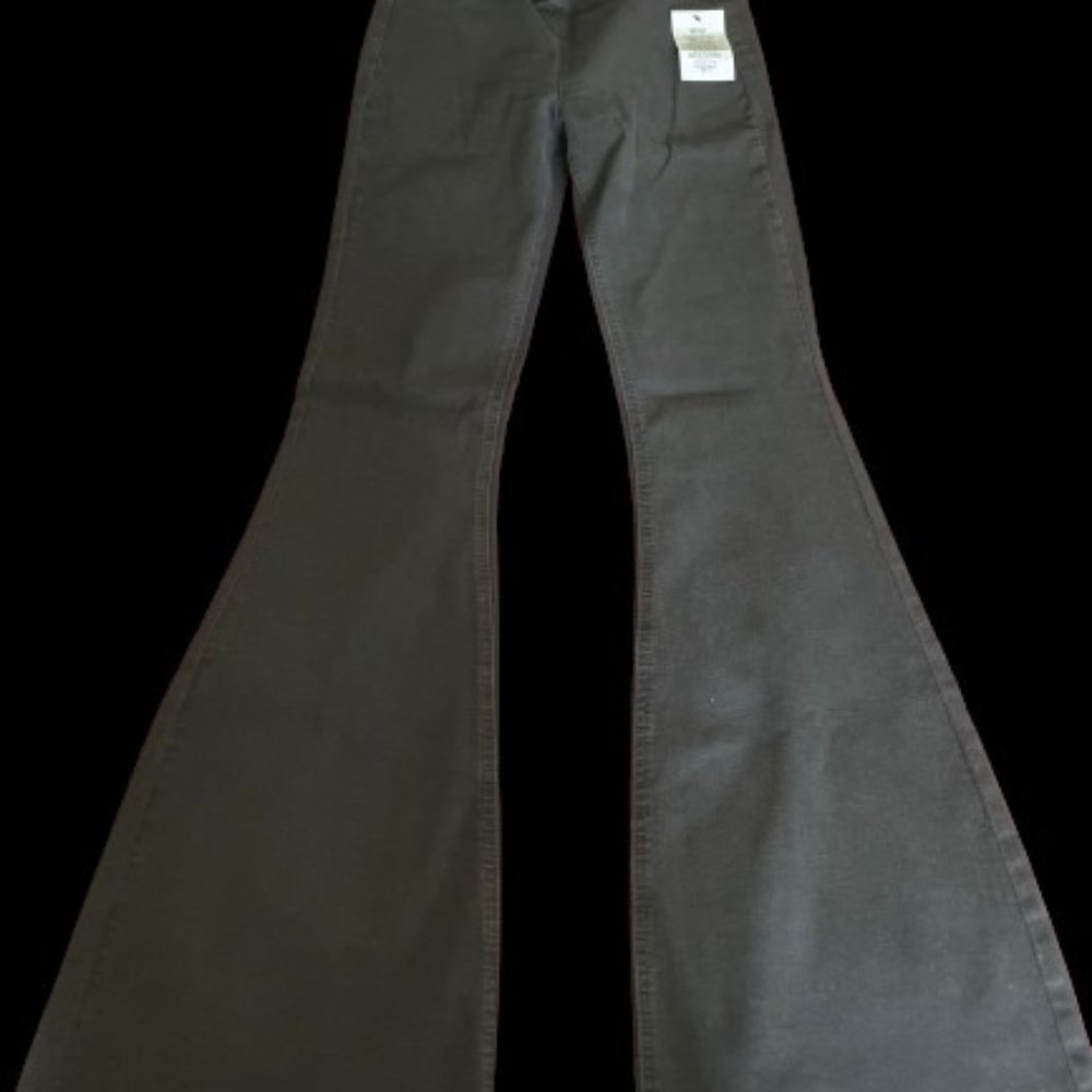 Black Mid-Rise Flare Jeans - Size Small
